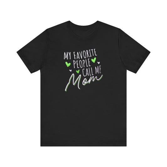 "My Favorite People Call Me Mom" T-Shirt – Stylish & Comfortable Tee for Moms